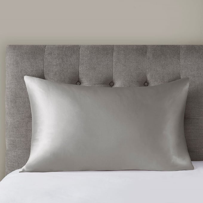 Olliix Madison Park Silk Grey King Mulberry Single Pillowcase OLIX-MP21-7481